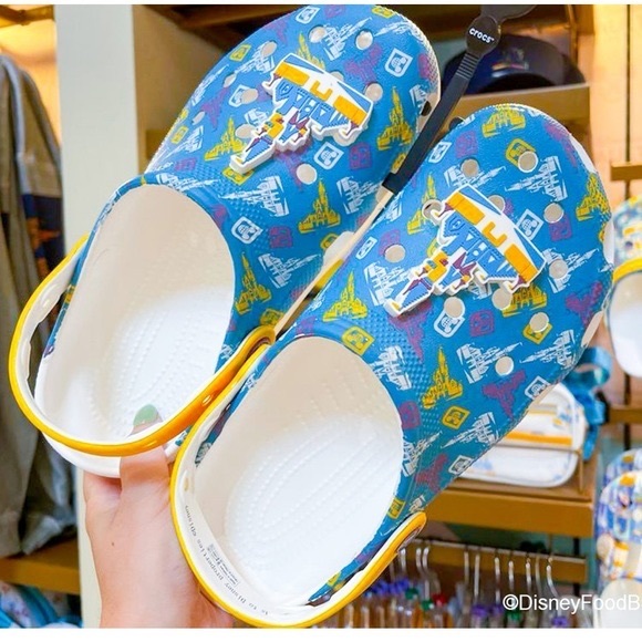 Walt Disney World Vault Collection 50 Castle Crocs NWT - Picture 5 of 5